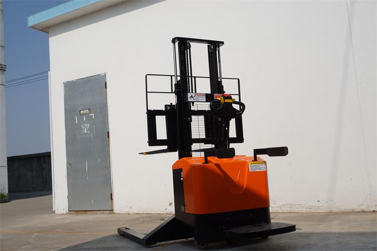 寬腿全電動堆高車 (11) 寬腿全電動堆高車 (11)